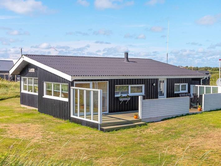 Ferieudlejning for 4 personer, med terrasse, børnevenlig i Løkken