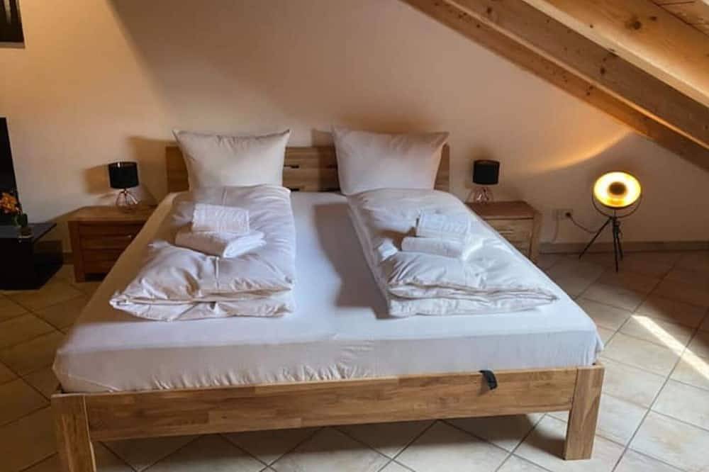 Ganze Wohnung, Schöne Ferienwohnung \"Hubertus\" im Dachgeschoss in Holzkirchen, Landkreis Miesbach