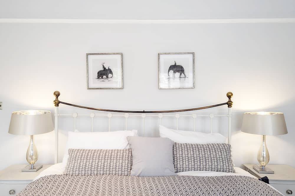 A town house that sleeps 6 guests in 3 bedrooms in Worthing, West Sussex