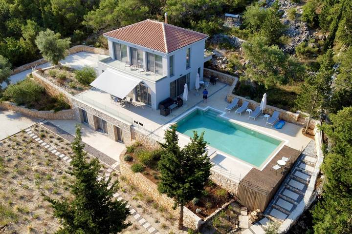 Villa für 6 Personen, mit Balkon und Terrasse sowie Garten und Pool