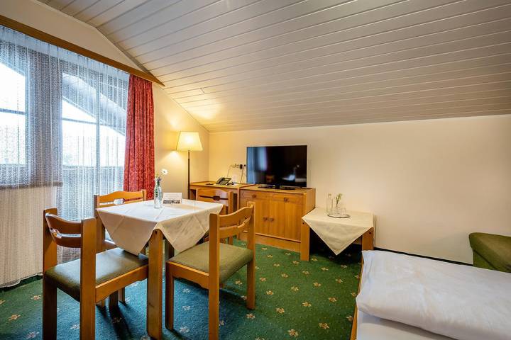 Family room, shower, toilet, 2 bed rooms in Maurach, Eben am Achensee