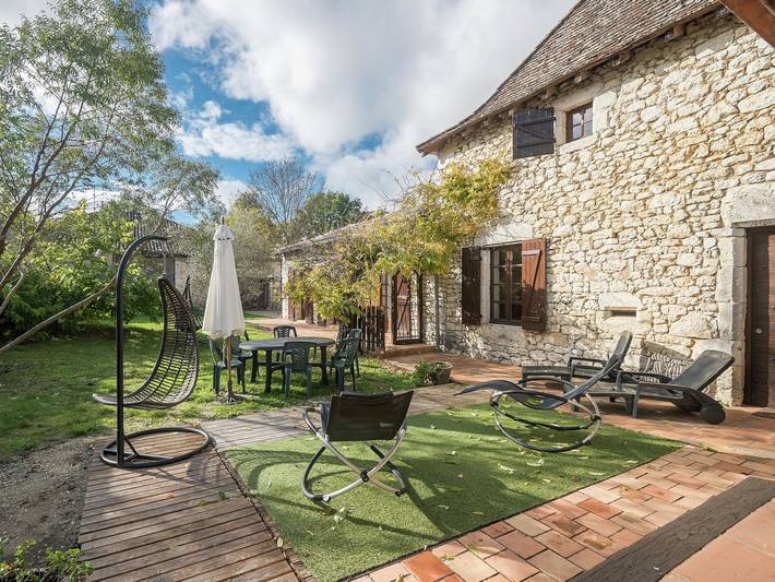 Location de vacances pour 6 personnes, avec Jardin et Piscine à Bouniagues