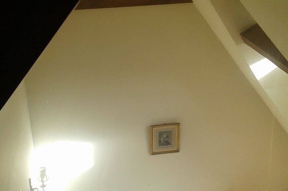 Ganze Wohnung, Schöne Wohnung in renoviertem Chateau in Les Forges, Deux-Sèvres