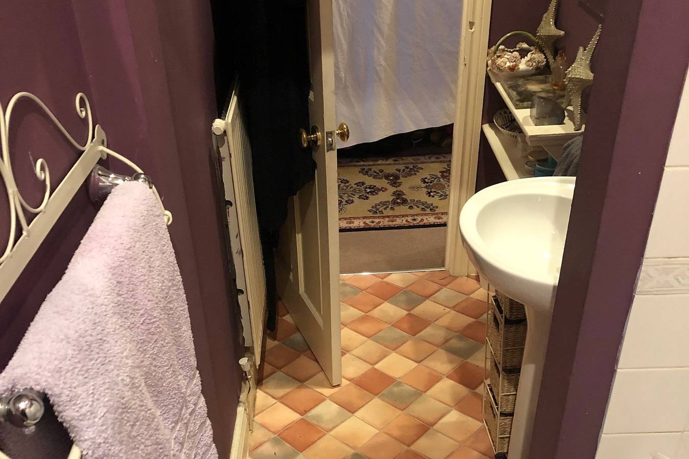 2 Bed House - Sleeps 6 - Garden, Pets, Parking in Cheltenham, Gloucestershire