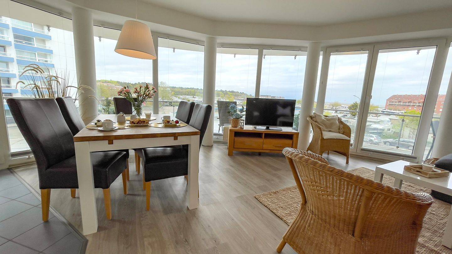 Ganze Wohnung, Traumhafte Ferienwohnung D1.5 für bis zu 6 Personen mit großem Rundbalkon und Meerblick! in Sahlenburg Strand, Cuxhaven