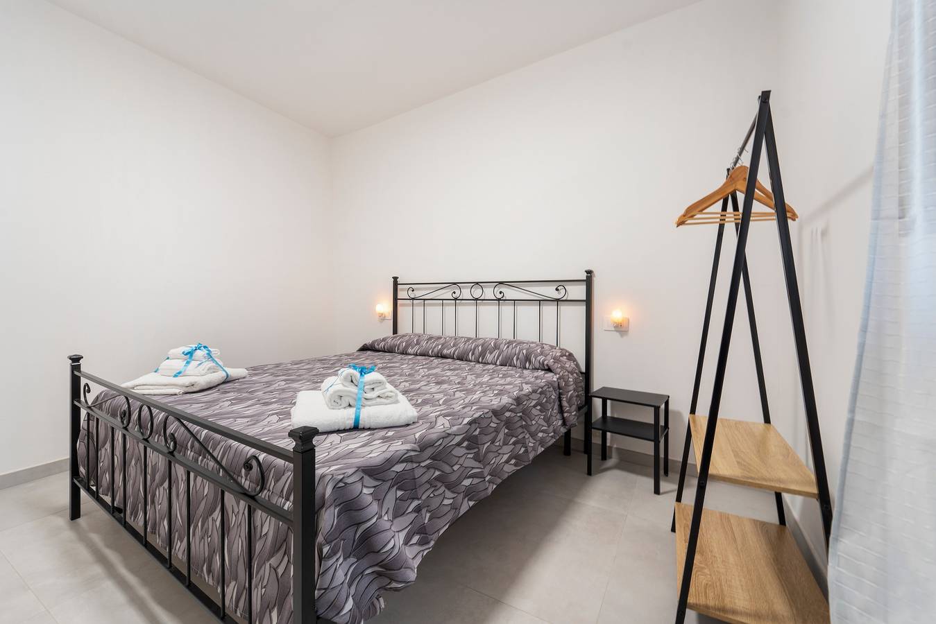 Villa Giovia: double room 1 in Guspini, Campidano di Terralba