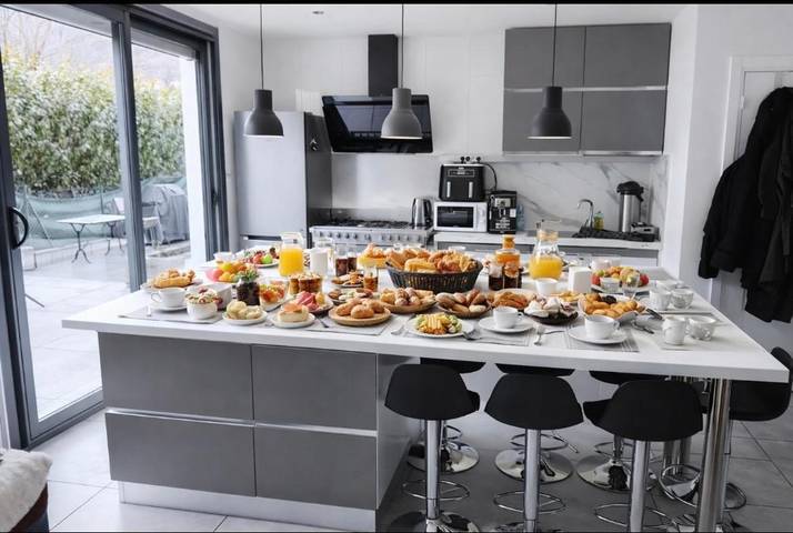 Location de vacances pour 2 personnes, avec terrasse ainsi que vue et jardin à Saint-Michel-de-Maurienne - 4