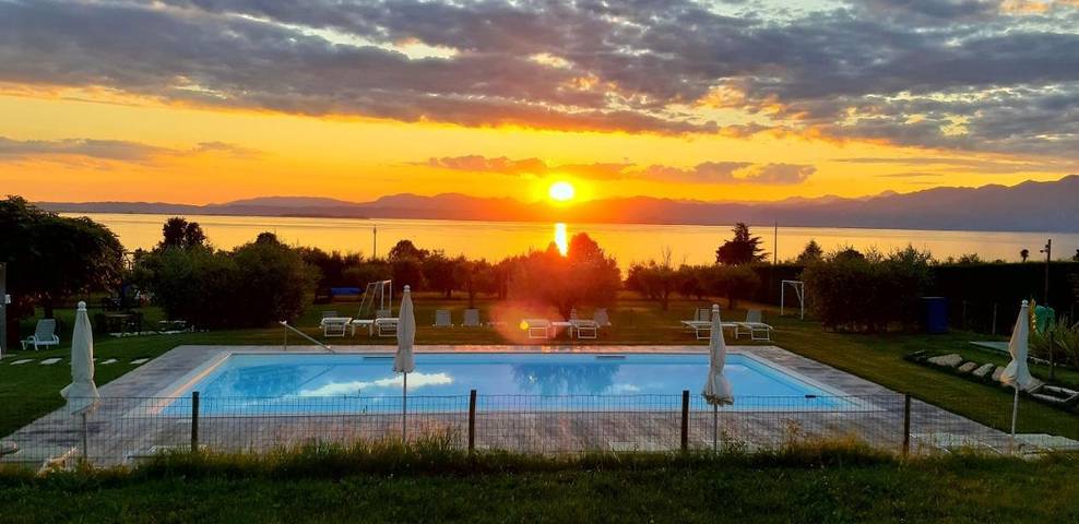 Agriturismo per 2 persone, con Terrazza e Giardino nonché Piscina e Vista lago a Lazise