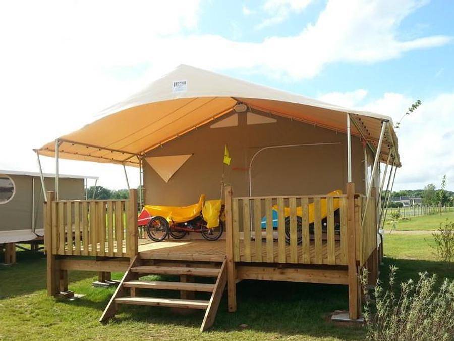 Flower Camping Loire et Châteaux - Bungalowtent 5 personen - Standaard 20m² (2 kamers) - zonder sanitair in Bréhémont, Loiredal