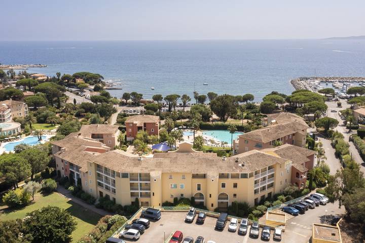 Gîte pour 4 personnes, avec balcon et piscine ainsi que jardin et bassin pour enfant dans Plage de la Garonnette - 2