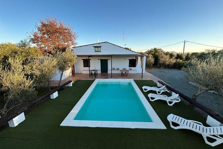 Ferienhaus für 10 Personen, mit Garten und Pool sowie Ausblick und Terrasse - 1