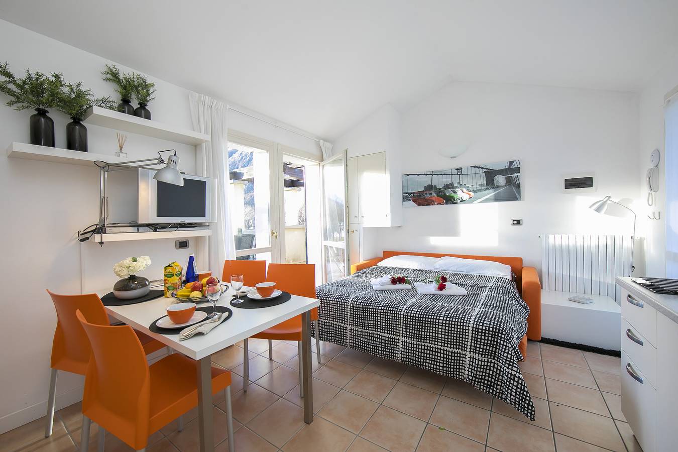 Ganze Wohnung, Ferienwohnung für 4 Personen mit Terrasse in Porlezza, Gemeinde Porlezza