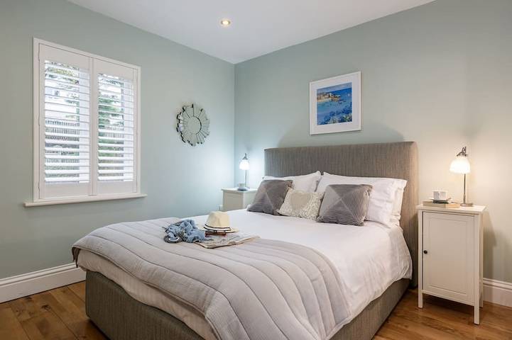Entire apartment, A stunning apartment with breathtaking views, situated in a select development. in Carbis Bay, Cornwall