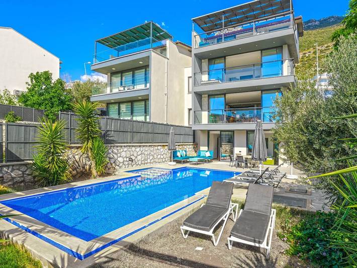 Holiday rental for 8 people, with balcony and garden as well as pool in Kalkan