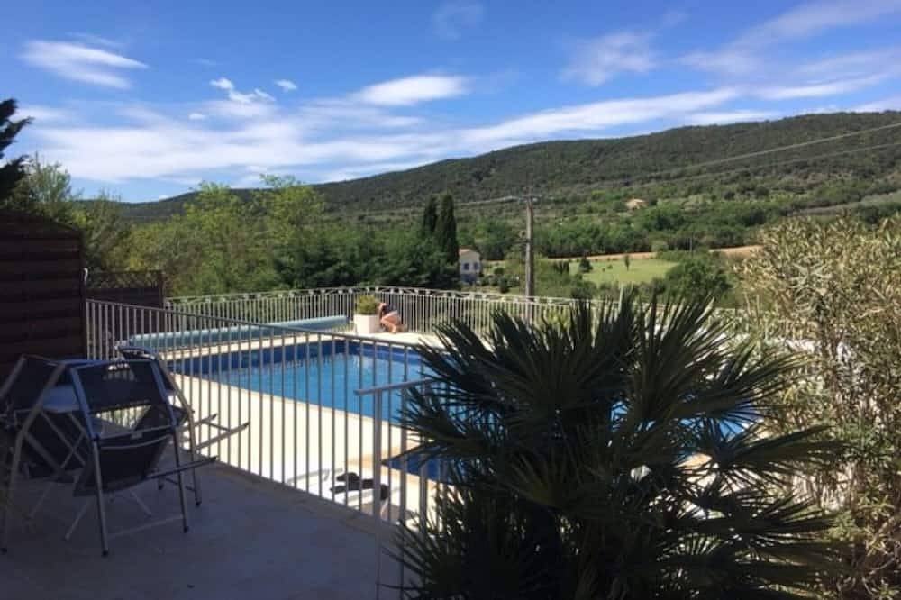 Beau Domaine en Plein sud de L'ardeche Avec Grande Picsine, Bbq, Jeux in Lagorce, Ardèche