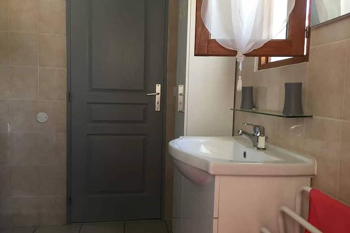 Gîte pour 2 personnes, avec piscine et jardin à Sernhac - 3