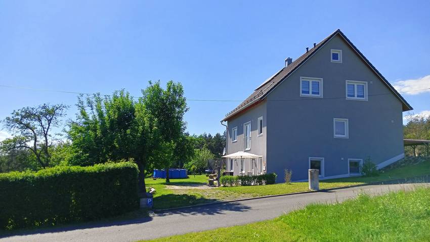 Ferienwohnung für 4 Personen, mit Balkon und Balkon/Terrasse sowie Terrasse und Garten