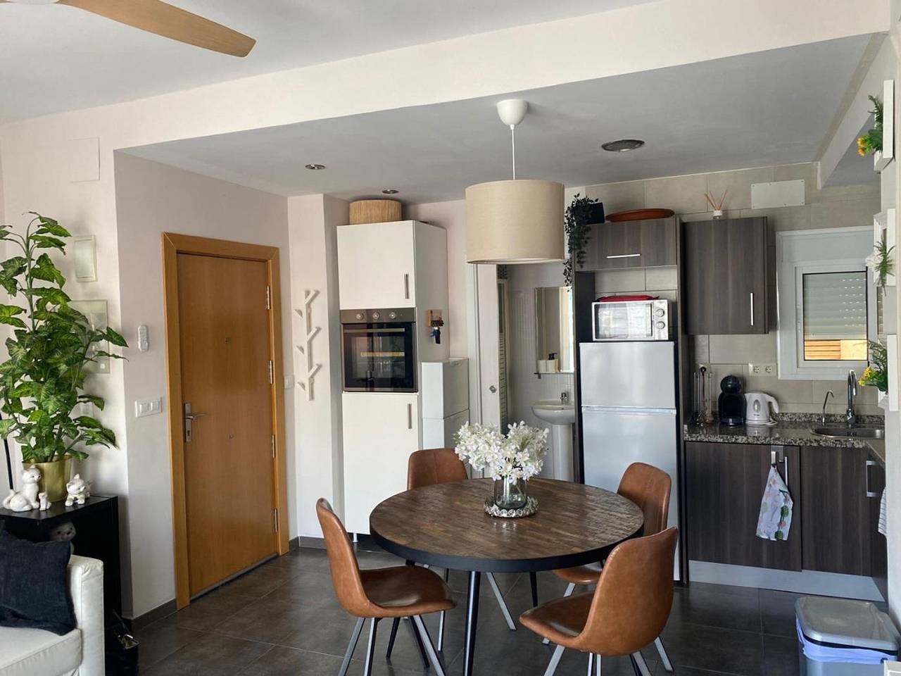 Entire apartment, Stunning 3Br Apartment in Torremolinos with Balcony Near Beaches and Plaza Andalucia in Torremolinos Centre, Torremolinos