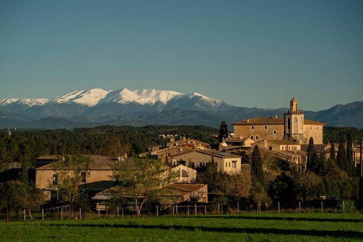 Location de vacances pour 28 personnes, avec piscine ainsi que vue et terrasse, animaux acceptés à Sant Mori