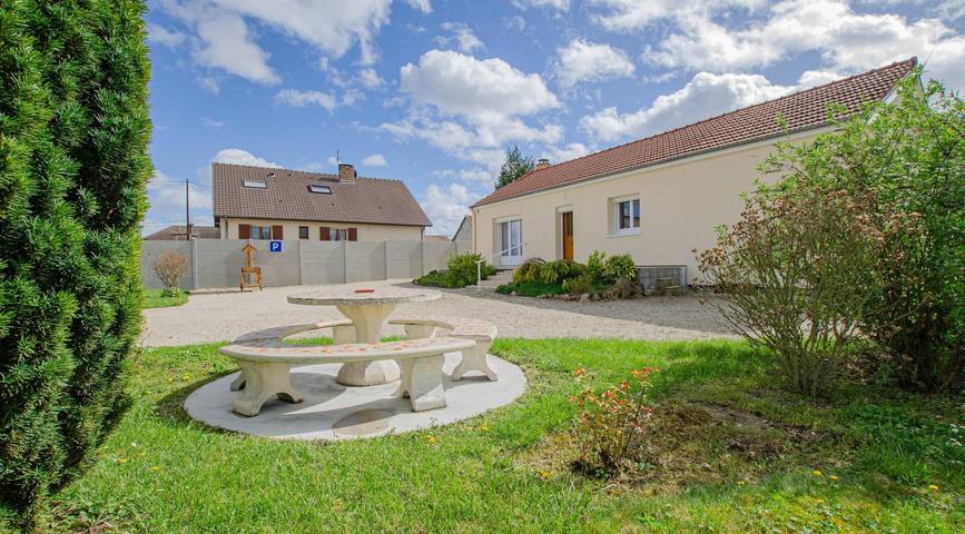 Gîte pour 4 personnes, avec Terrasse et Jardin à Saint-Just-Sauvage