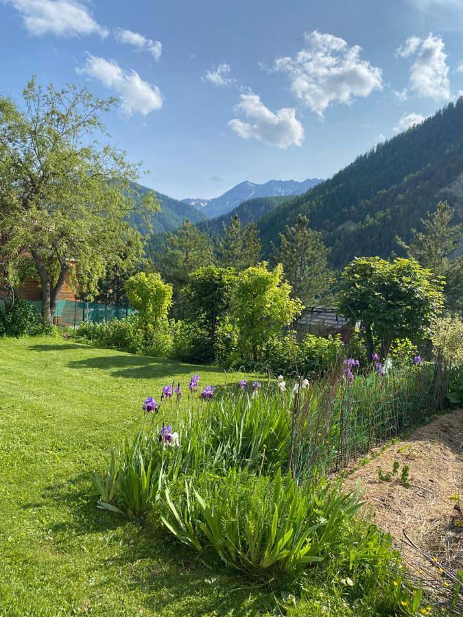 Gîte pour 12 personnes, avec sauna et jardin ainsi que vue et piscine à Arvieux - 4