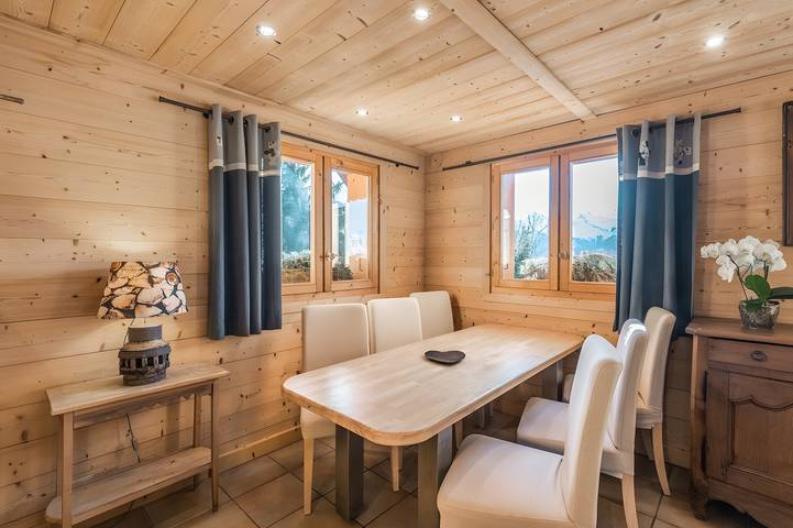 Chalet 'Velajule', navette privée au pied des pistes, jacuzzi privé et piscine partagée in Manigod, Région d'Annecy