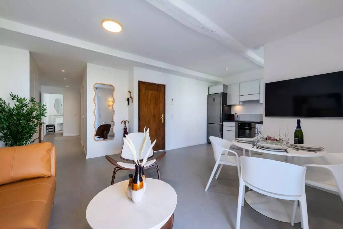 Entire apartment, 3P Terrace & Calm Cannes Centre in Cannes, Mediterranean Coast (France)