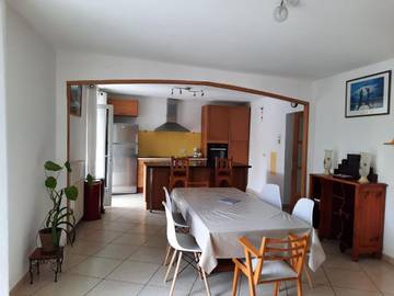 Gîte pour 8 personnes, avec balcon et vue à Saint-Georges-de-Luzençon