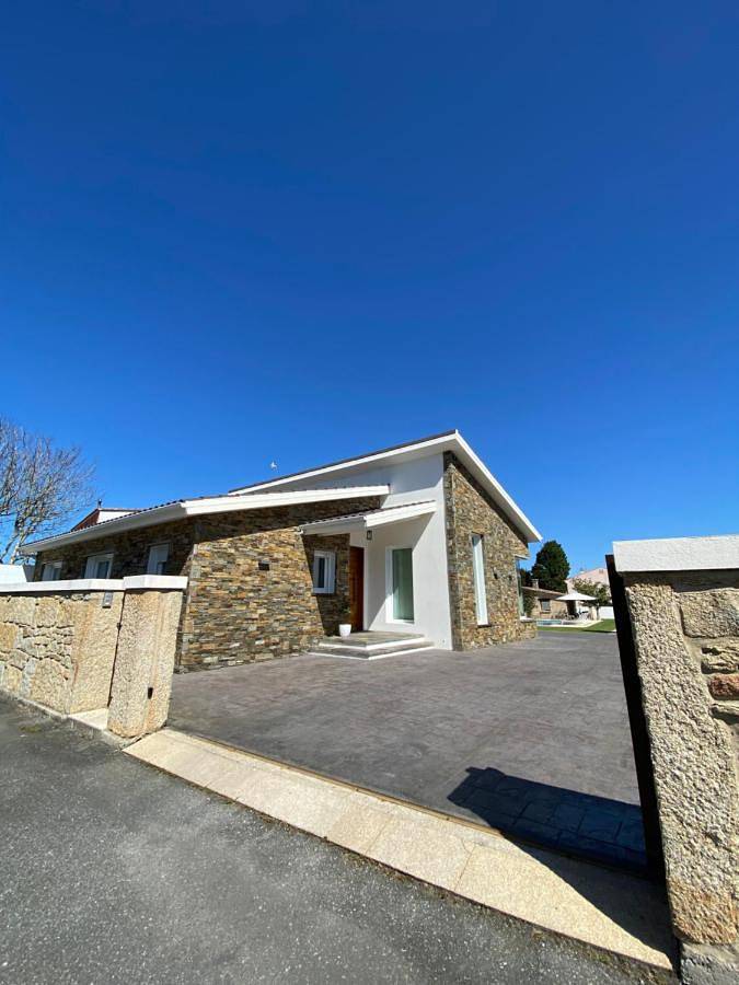 Casa de vacaciones para 8 personas, con vistas además de jardín y piscina en Rias Baixas - 2