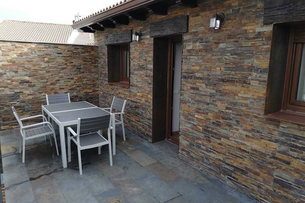 Apartamento entero, Puente viejo de Buitrago Casa Encina in Buitrago del Lozoya, Provincia de Madrid