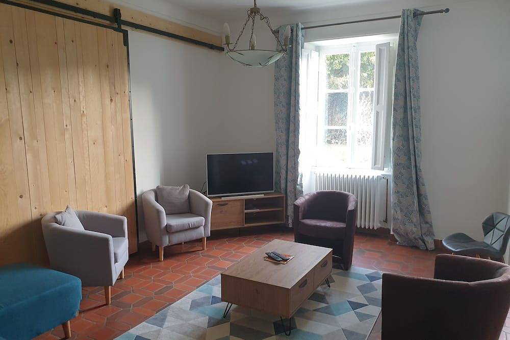 Exceptionnelle maison avec 2 grands jardins proche centre de Nantes. 31 pers.max in Nantes, Région de Nantes