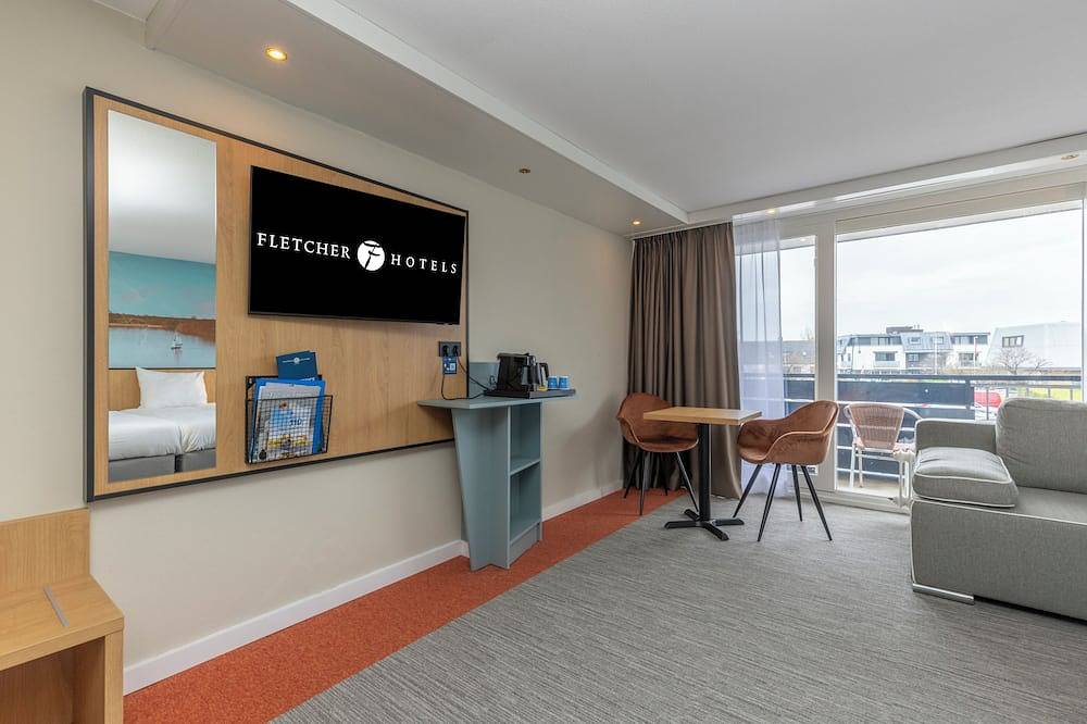 Relax at a Marina Hotel with Trails, Canoes and a Beautiful Restaurant View in Loosdrecht, Groene Hart