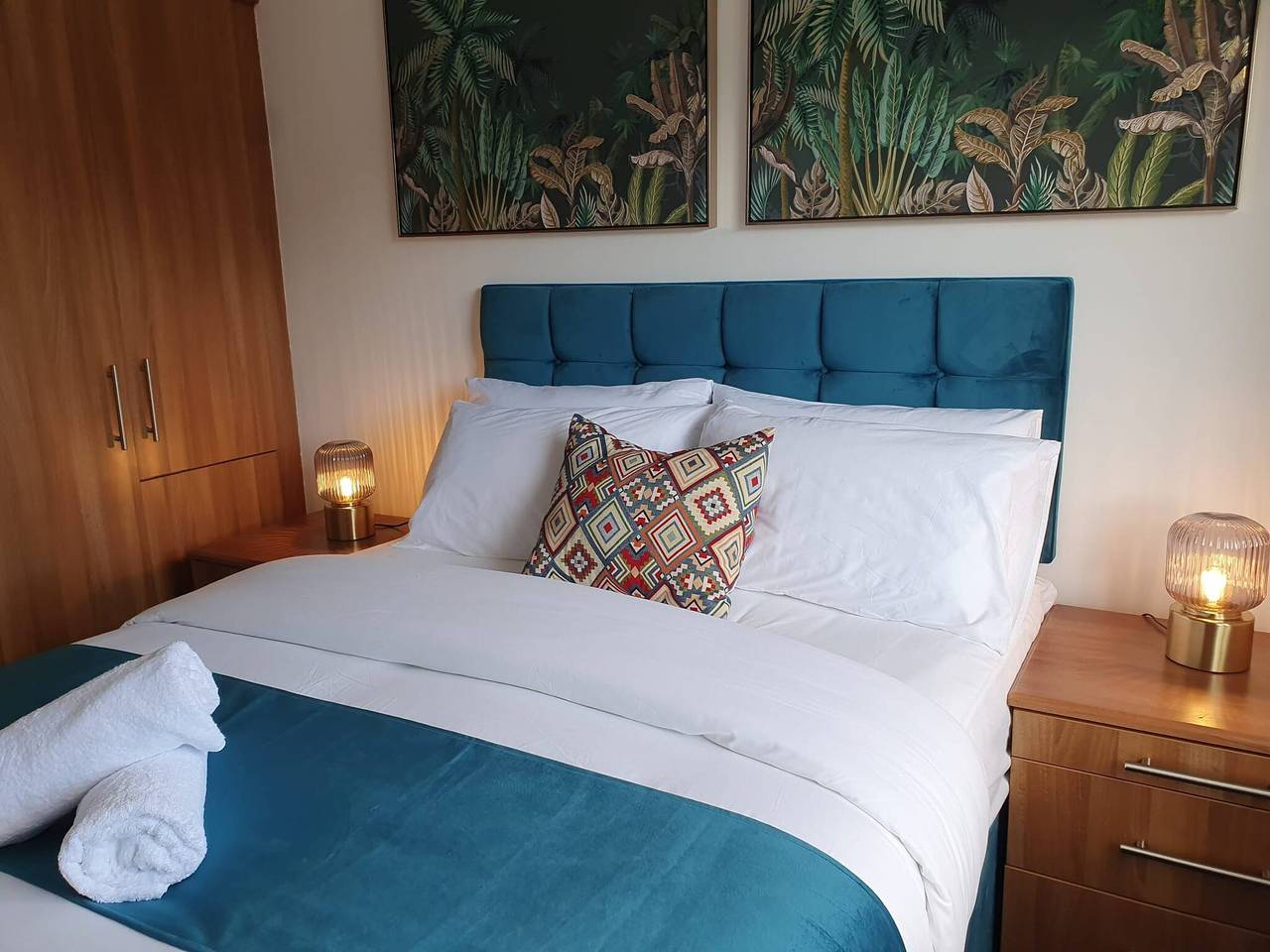 Spacious 3Br in Swinton - Wi-Fi, Desk, Garden & Free Parking in Greater Manchester