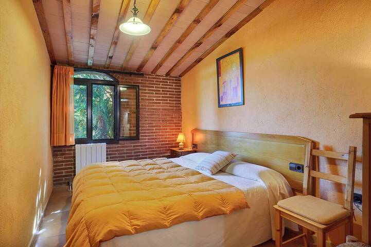 Location de vacances pour 10 personnes, avec jardin, animaux acceptés à Bordils - 2