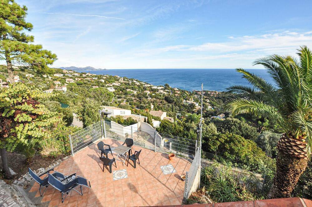 Awesome home in Roquebrune-sur-Argens in Les Issambres, Roquebrune-sur-Argens