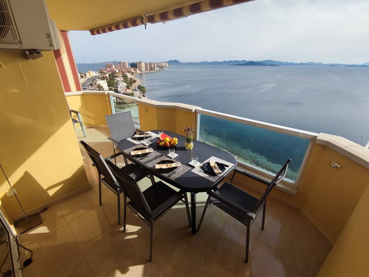 Holiday Home 'Playa Príncipe Beach La Manga' with Sea View, Wi-Fi and Air Conditioning in La Manga del Mar Menor, Cartagena