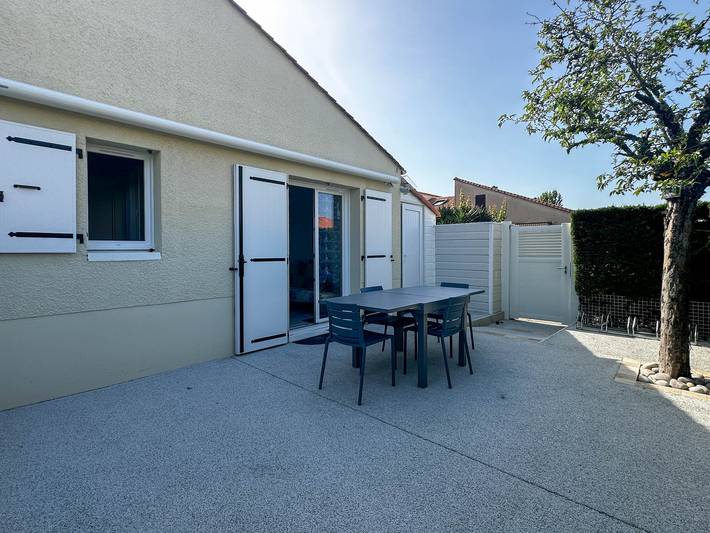 Location de vacances pour 4 personnes, avec piscine et terrasse à Les Mathes