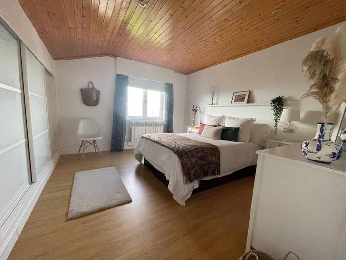 Apartamento para 10 personas, con Balcón y Terraza además de Jardín y Vistas al lago en Valdoviño
