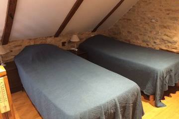 Location de vacances pour 7 personnes, avec jardin ainsi que jacuzzi et piscine à Castelnau-de-Mandailles