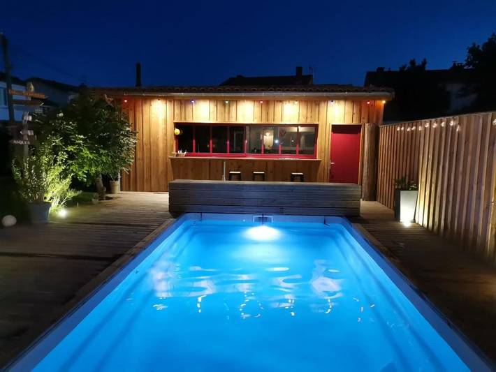 Maison de vacances pour 9 personnes, avec Terrasse ainsi que Jardin et Piscine à Le Bouscat