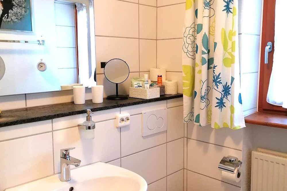 Ganze Wohnung, Modern renoviertes Appartement mit Außenpool, Innenschwimmbad und Sauna in Hauzenberg, Passauer Land