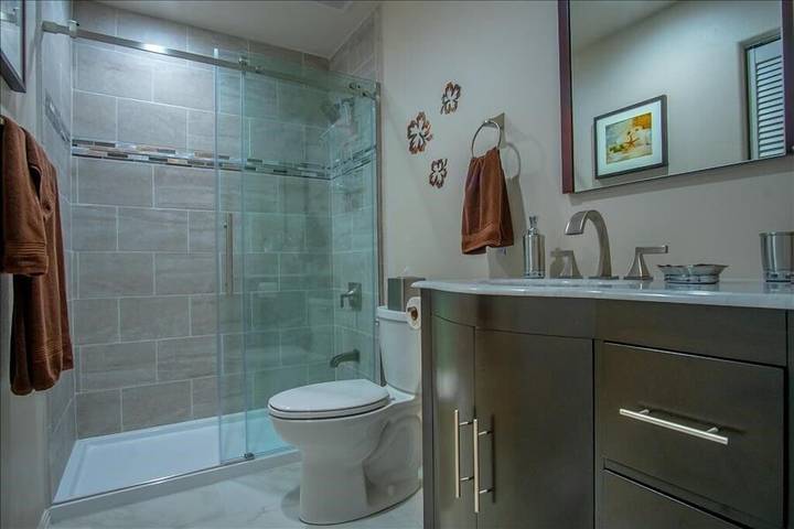 Vacation rental for 4 people, with pool and yard as well as balcony on Molokai