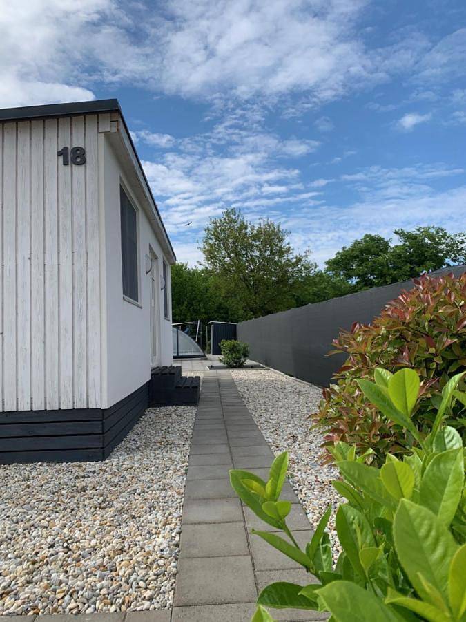 Ferienwohnung für 4 Personen, mit Whirlpool und Terrasse sowie Garten und Pool in Balatonszabadi