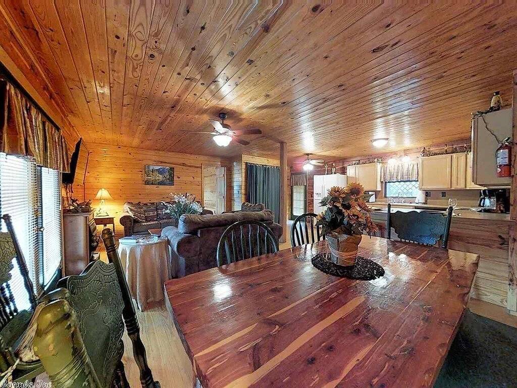 Cozy Unit #4 Waterfront Log Cabin in Lake Ouachita