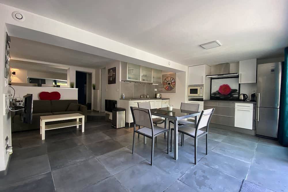 2 rooms on the ground floor of a renovated villa in Sausset-les-Pins, Côte méditerranéenne (France)