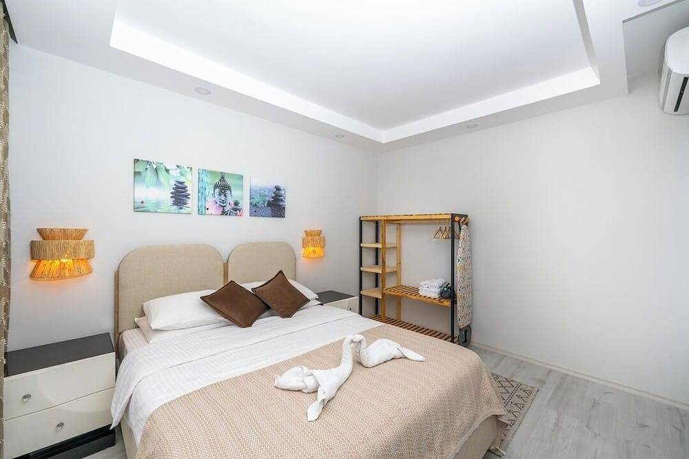 Entire apartment, Charming, 2-bedroom apartment with Ac Wifi in amazing Antalya in Muratpaşa, Antalya Province