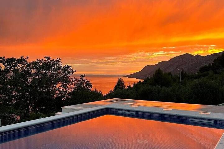 Villa für 14 Personen, mit Whirlpool und Pool in Brela