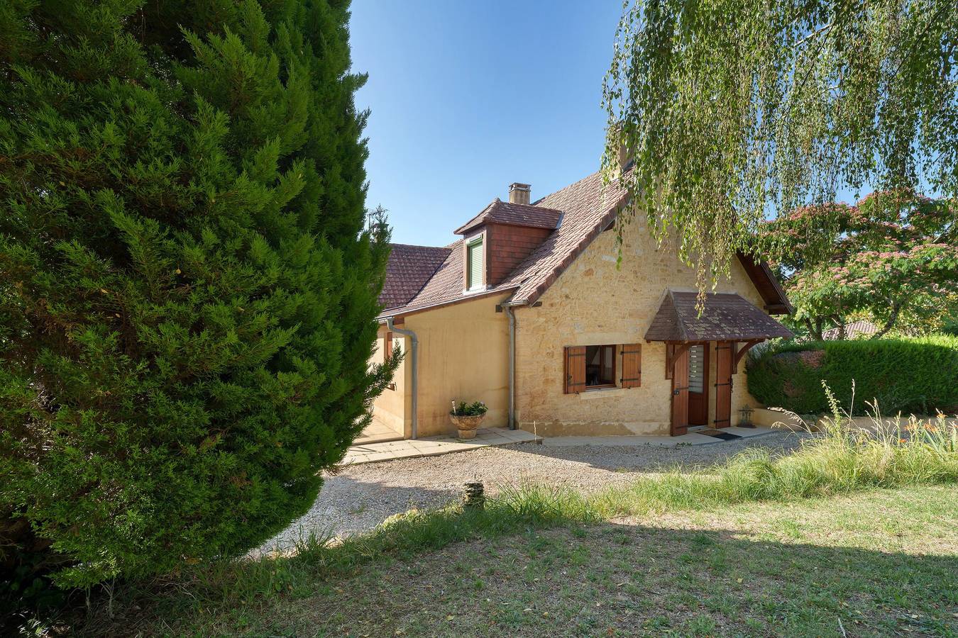 Maison de Vacances 'Écrin de Verdure' avec Terrasse Privée, Jardin Partagé et Wi-Fi in Sarlat-la-Canéda, Périgord Noir