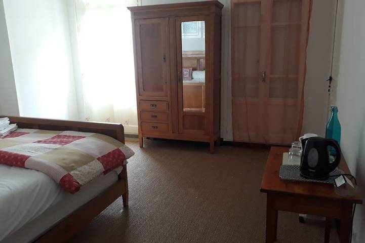 Large 17 bedroom holiday home in French Pyrenees with private garden and pool in Vernet-les-Bains, Parc naturel régional des Pyrénées catalanes