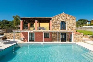 Cottage pour 10 personnes, avec jardin ainsi que sauna et jacuzzi à Castiadas